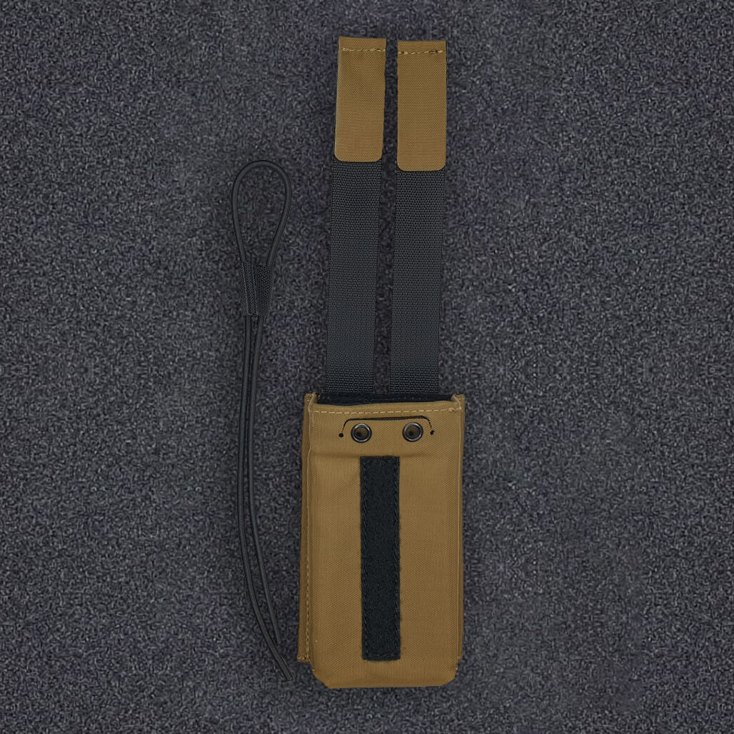 Buffalo AR15 Mag Carrier Coyote Brown with Bungee Cord EXTRA (1)